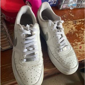 Air Force 1 with like the shine on the side